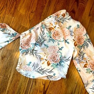 Trendy blouse off the shoulder